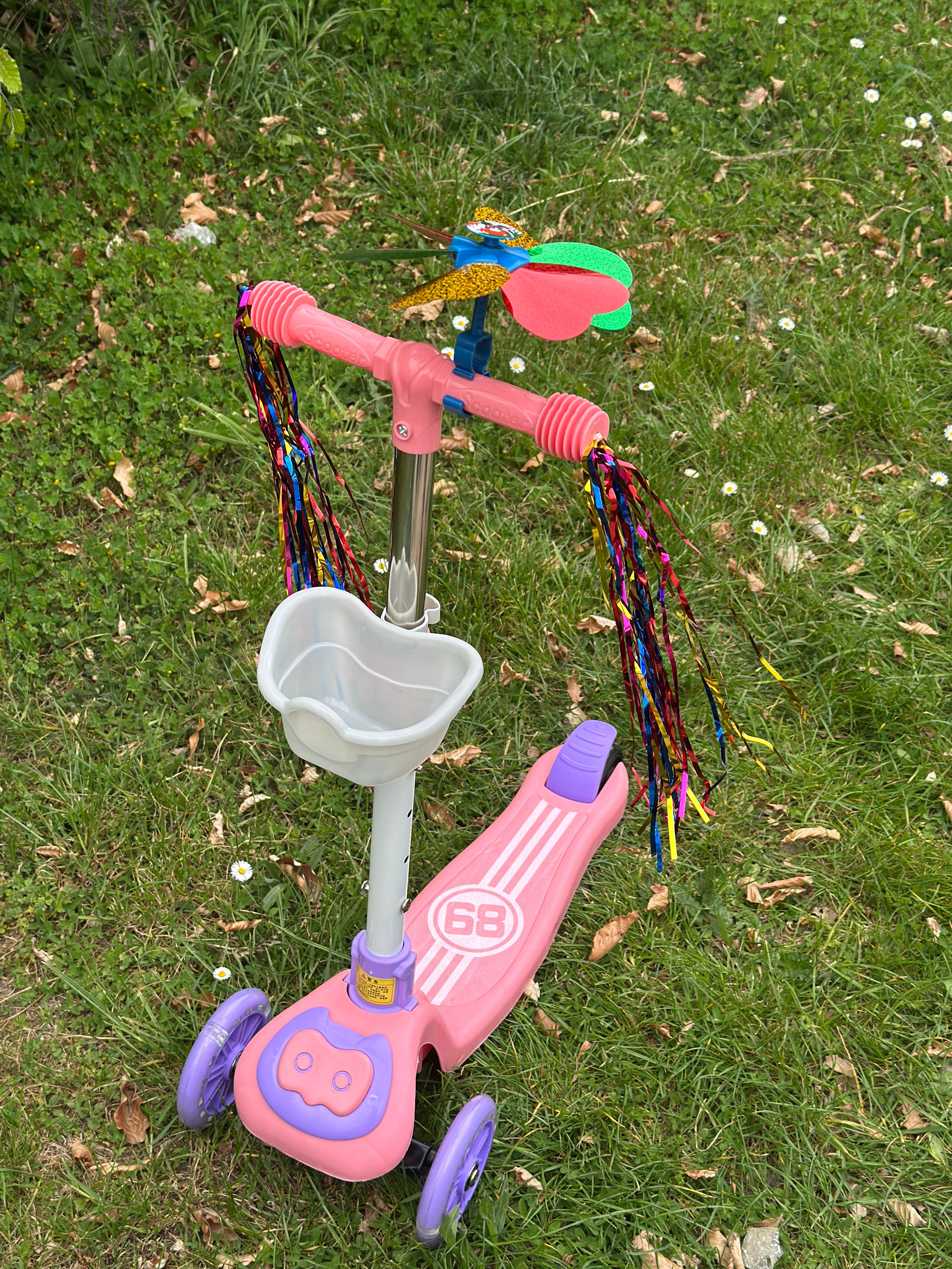 Trottinette, éventails et panier 3 roues pliable
